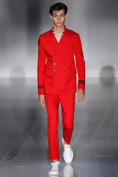 Look 15
